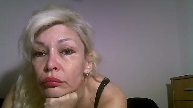 Snapshot of EvaaMina chatting on 04-24-26, 01:35 EvaaMina online show from 04-24-26, 01:35