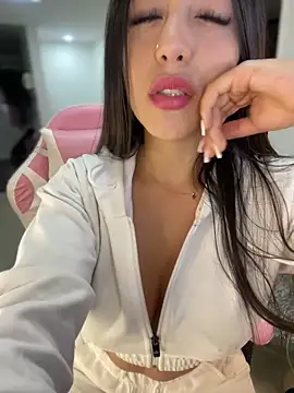 Snapshot of MiaJones21 chatting on 02-02-25, 11:53 MiaJones21 online show from 02-02-25, 11:53