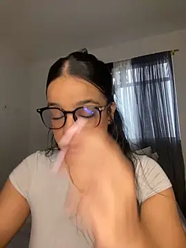 Snapshot of trianawhite chatting on 05-21-26, 03:30 trianawhite online show from 05-21-26, 03:30