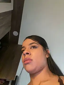 Snapshot of trianawhite chatting on 06-16-26, 03:47 trianawhite online show from 06-16-26, 03:47