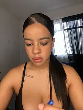 Snapshot of trianawhite chatting on 07-15-26, 03:28 trianawhite online show from 07-15-26, 03:28