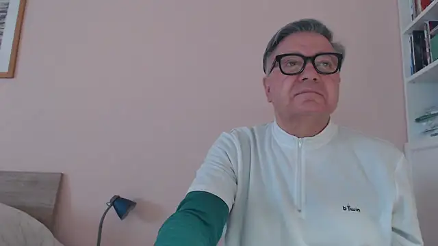 Snapshot of YOU6me chatting on 02-16-26, 08:43 YOU6me online show from 02-16-26, 08:43