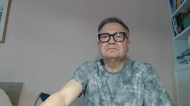 Snapshot of YOU6me chatting on 04-11-26, 02:43 YOU6me online show from 04-11-26, 02:43