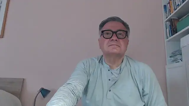 Snapshot of YOU6me chatting on 05-05-26, 08:44 YOU6me online show from 05-05-26, 08:44
