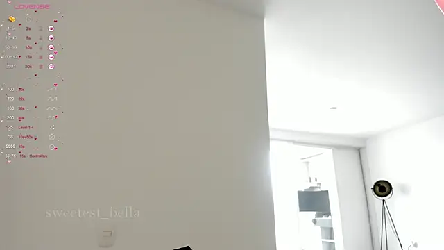 Snapshot of sweetest_bella chatting on 03-15-26, 05:41 sweetest bella online show from 03-15-26, 05:41