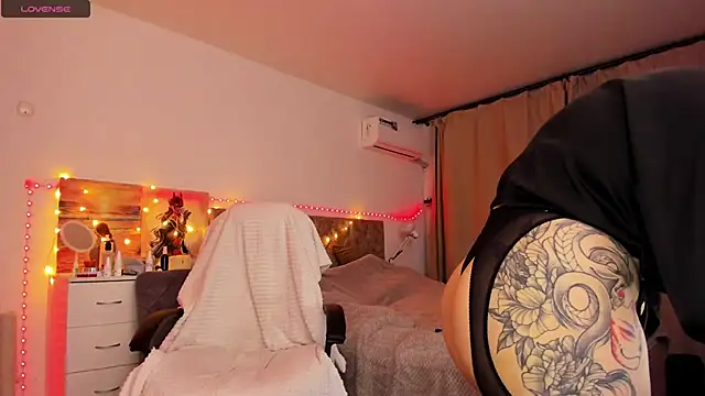 Snapshot of Ophelia_mm chatting on 10-29-25, 12:29 Ophelia mm online show from 10-29-25, 12:29