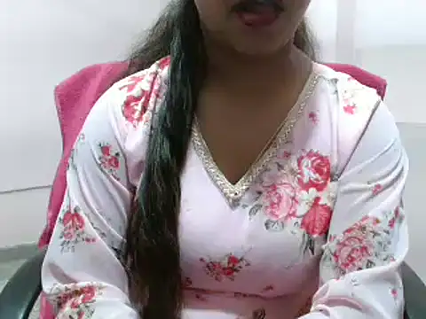 LovingPihu online show from 02-28-25, 11:03