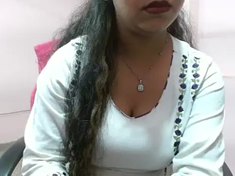 LovingPihu online show from 03-04-25, 05:42