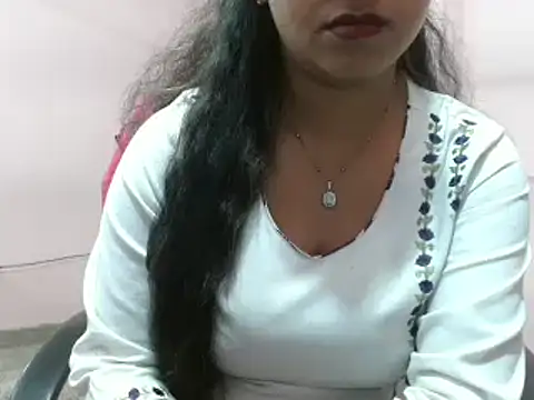 LovingPihu online show from 03-04-25, 11:51