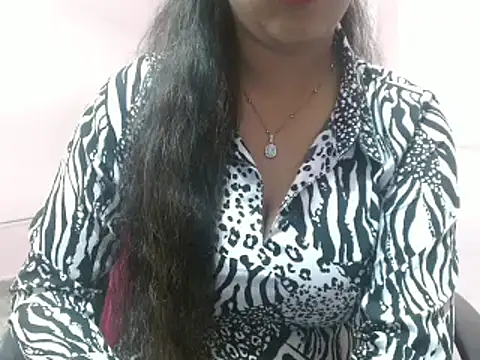LovingPihu online show from 03-17-25, 08:18