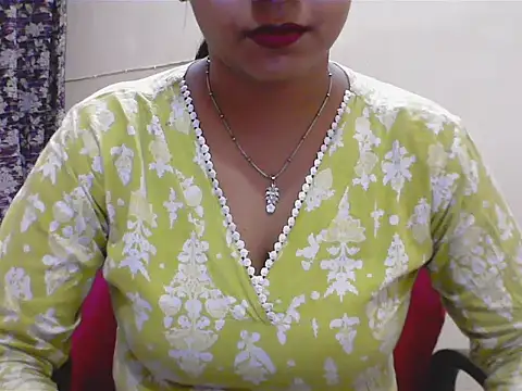 LovingPihu online show from 04-30-26, 05:36