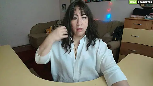 Lucretia Goldi  online show from 01-01-25, 12:22