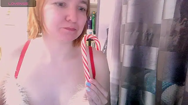 Snapshot of BrattyFoxyGirl chatting on 12-25-24, 04:22 BrattyFoxyGirl online show from 12-25-24, 04:22