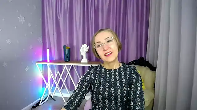 queen a n i online show from 10-05-25, 07:39