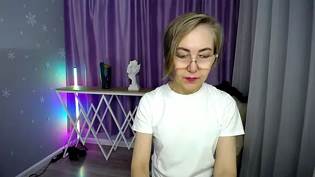 queen a n i online show from 10-17-25, 07:22