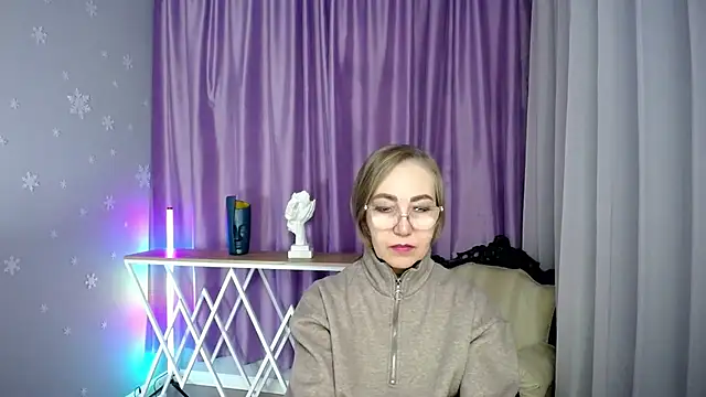 queen a n i online show from 11-07-25, 11:21