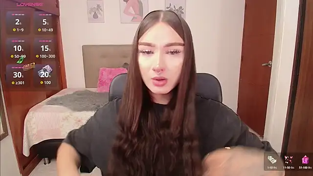 Snapshot of Miley_Baker chatting on 10-01-25, 03:18 Miley Baker online show from 10-01-25, 03:18