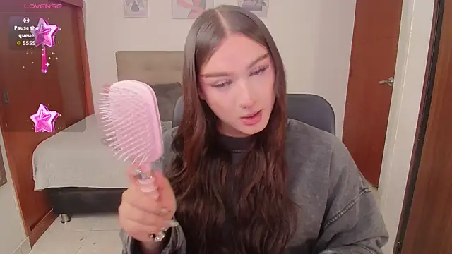 Snapshot of Miley_Baker chatting on 10-13-25, 02:39 Miley Baker online show from 10-13-25, 02:39