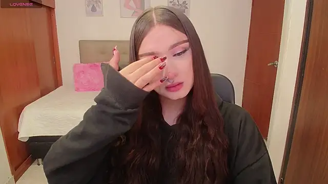 Snapshot of Miley_Baker chatting on 10-21-25, 02:18 Miley Baker online show from 10-21-25, 02:18