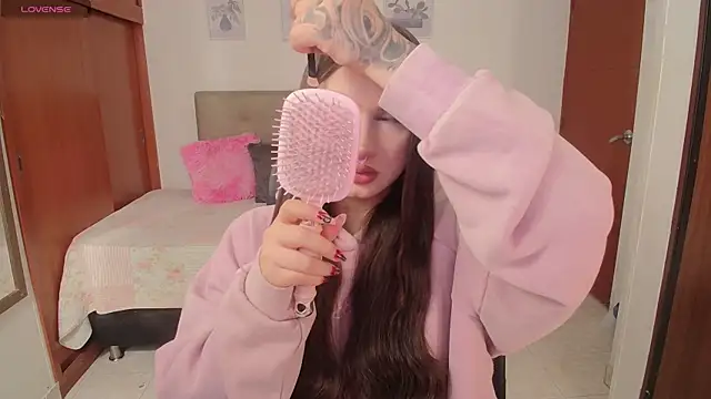 Snapshot of Miley_Baker chatting on 10-27-25, 04:22 Miley Baker online show from 10-27-25, 04:22