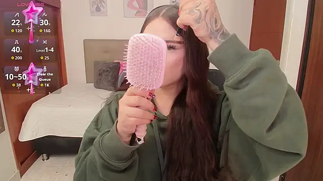 Snapshot of Miley_Baker chatting on 11-04-25, 02:38 Miley Baker online show from 11-04-25, 02:38