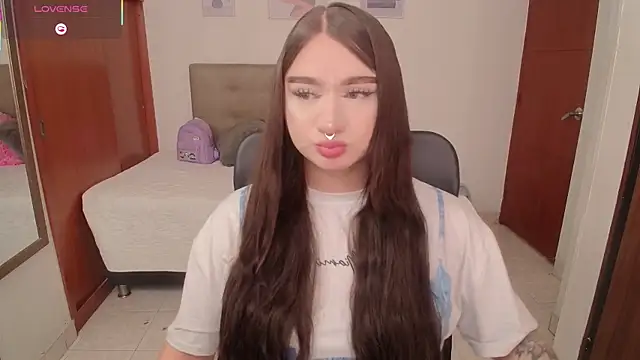 Snapshot of Miley_Baker chatting on 02-25-26, 01:54 Miley Baker online show from 02-25-26, 01:54