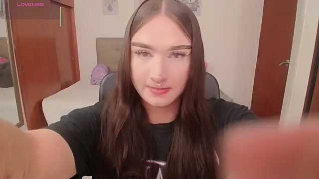 Snapshot of Miley_Baker chatting on 02-26-26, 01:32 Miley Baker online show from 02-26-26, 01:32