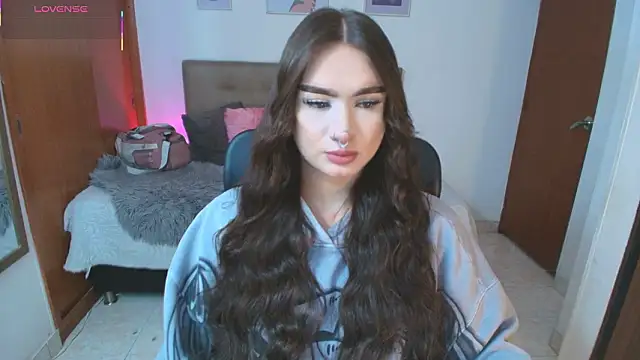 Snapshot of Miley_Baker chatting on 03-20-26, 02:00 Miley Baker online show from 03-20-26, 02:00