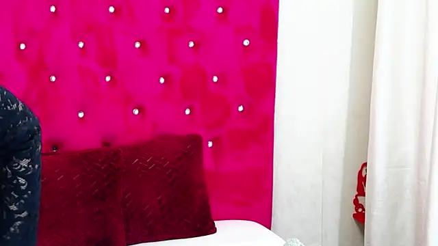 LoraDelNiro online show from 12-28-24, 07:43