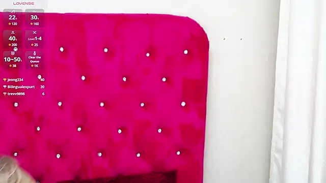 LoraDelNiro online show from 01-08-25, 07:45