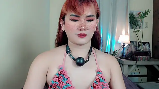 Snapshot of beatrice_21 chatting on 04-08-26, 01:44 beatrice 21 online show from 04-08-26, 01:44