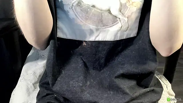 Snapshot of Courtney_Luv chatting on 10-26-25, 04:24 Courtney Luv online show from 10-26-25, 04:24