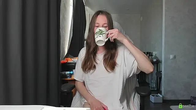 Snapshot of Courtney_Luv chatting on 06-17-26, 01:23 Courtney Luv online show from 06-17-26, 01:23