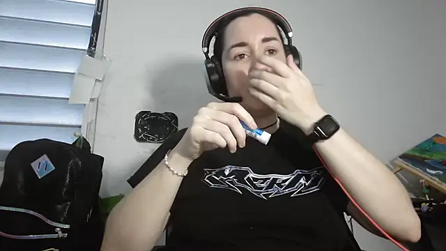 Snapshot of poppergirl69 chatting on 12-14-24, 09:02 poppergirl69 online show from 12-14-24, 09:02