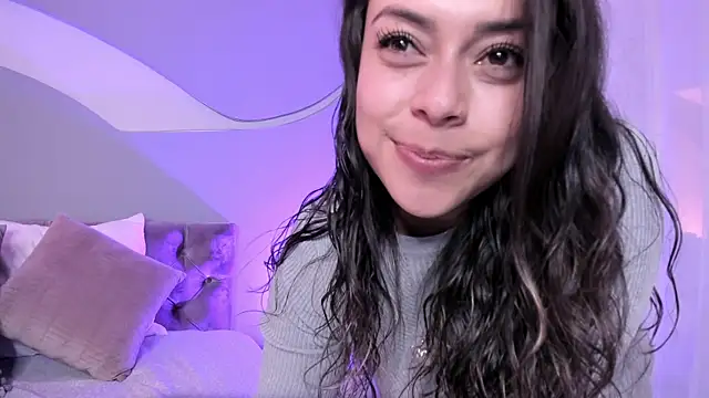 Nicolle W online show from 02-25-25, 02:54