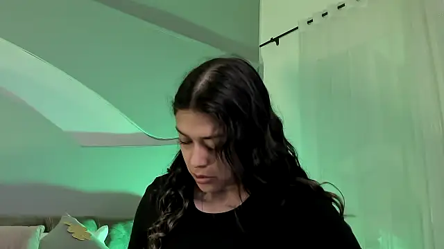 Nicolle W online show from 03-17-25, 06:42