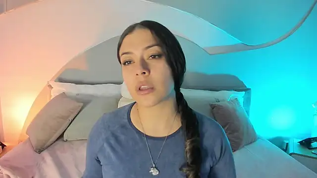 Nicolle W online show from 09-15-25, 12:05