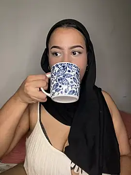 Maryam yamal online show from 02-23-25, 03:18