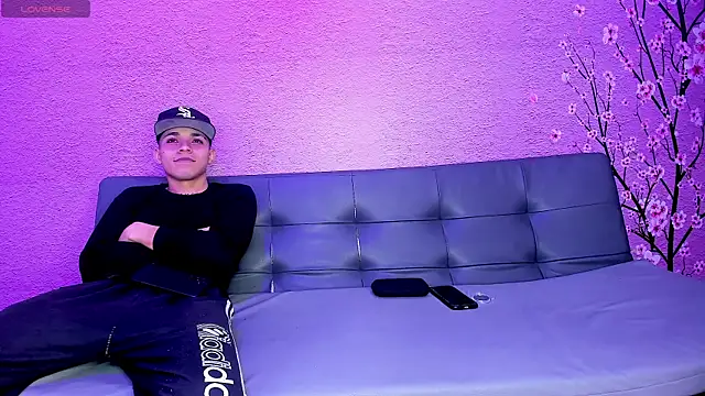 Snapshot of SecretsParty chatting on 10-18-25, 03:31 SecretsParty online show from 10-18-25, 03:31