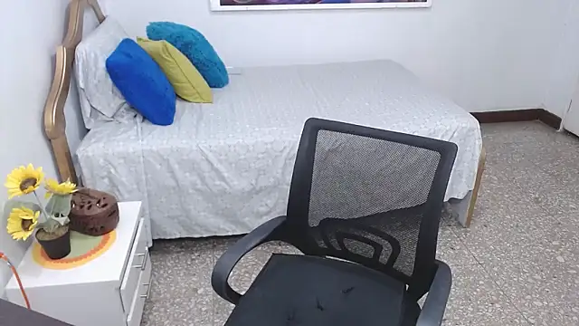 emiliaa hot online show from 12-01-24, 11:47