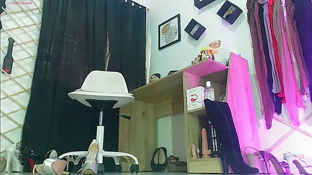 myla sarah online show from 04-30-26, 08:57