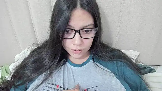 Snapshot of roniewester chatting on 03-14-25, 05:05 roniewester online show from 03-14-25, 05:05