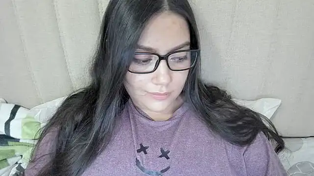 Snapshot of roniewester chatting on 03-15-25, 04:35 roniewester online show from 03-15-25, 04:35