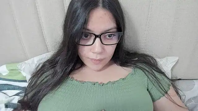 Snapshot of roniewester chatting on 03-16-25, 02:21 roniewester online show from 03-16-25, 02:21