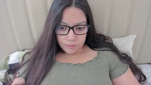 Snapshot of roniewester chatting on 03-16-25, 03:39 roniewester online show from 03-16-25, 03:39