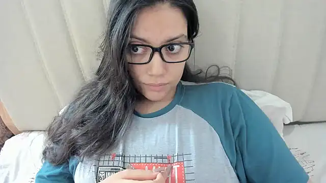 Snapshot of roniewester chatting on 09-19-25, 01:12 roniewester online show from 09-19-25, 01:12