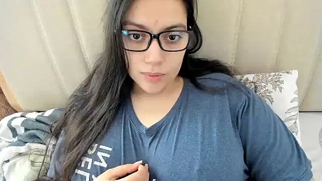 Snapshot of roniewester chatting on 02-20-26, 01:11 roniewester online show from 02-20-26, 01:11