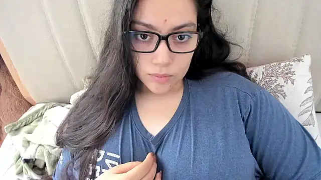 Snapshot of roniewester chatting on 02-21-26, 02:29 roniewester online show from 02-21-26, 02:29