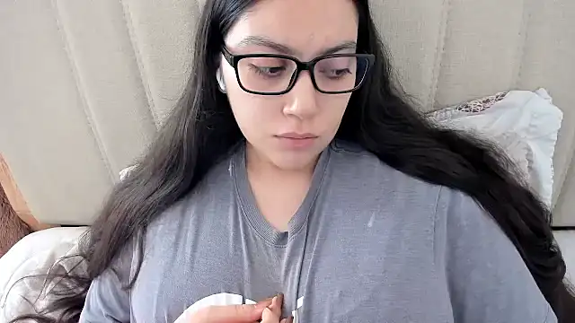 Snapshot of roniewester chatting on 02-28-26, 02:51 roniewester online show from 02-28-26, 02:51