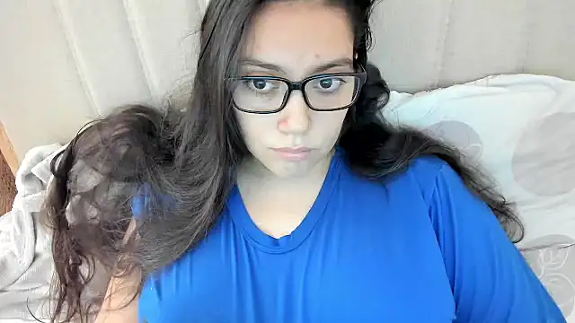 Snapshot of roniewester chatting on 03-05-26, 04:14 roniewester online show from 03-05-26, 04:14